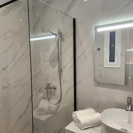 Bachelor Penthouse With Roof Garden Access, 15 M Walk To Acropolis * Αθήνα