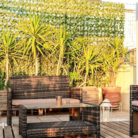 Bachelor Penthouse With Roof Garden Access, 15 M Walk To Acropolis Αθήνα